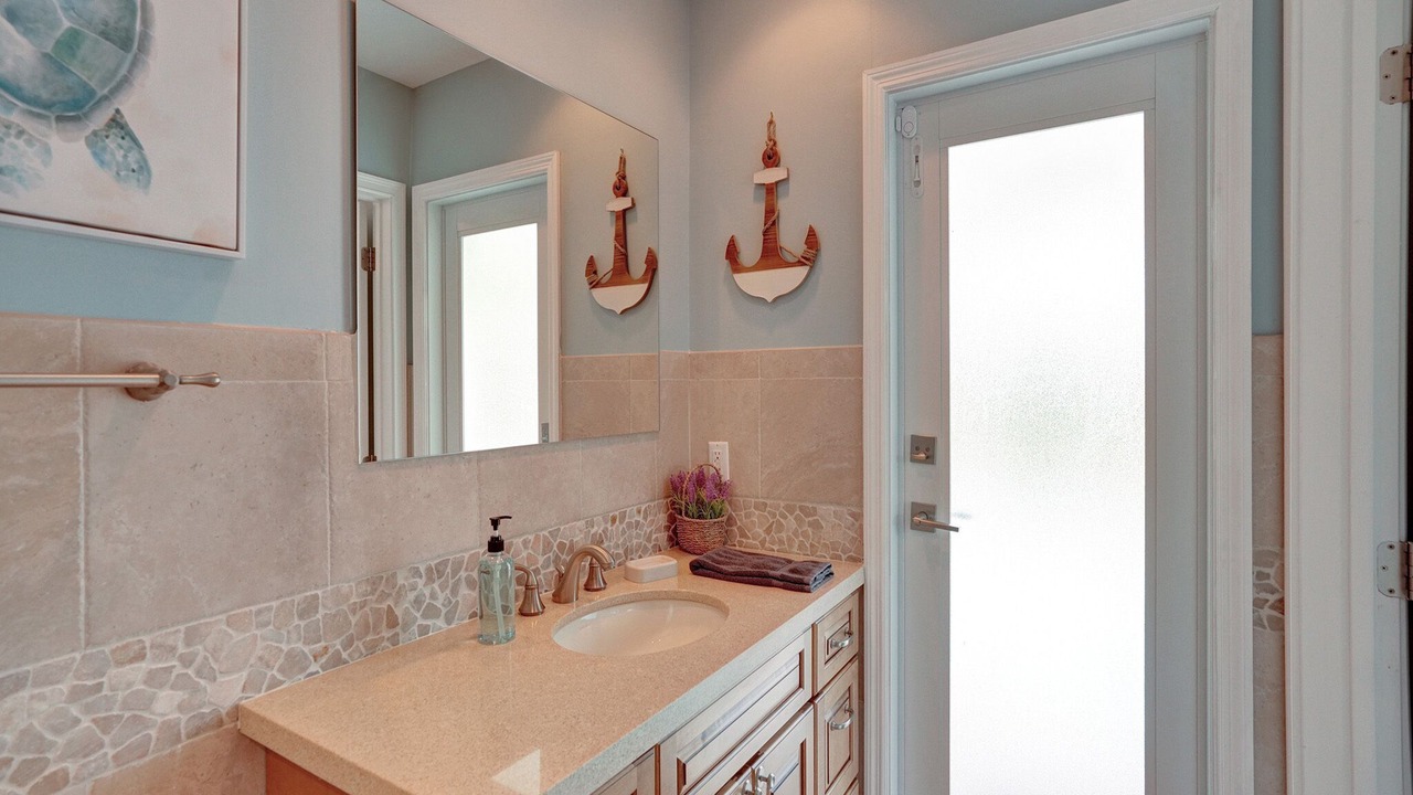 Photo of Bathroom in Imperial Point