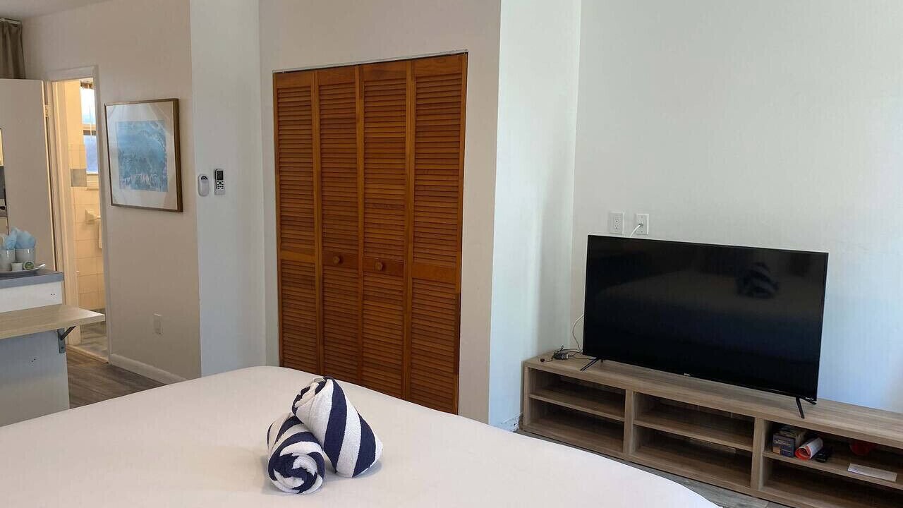 Photo of Bedroom in Hollywood South Central Beach