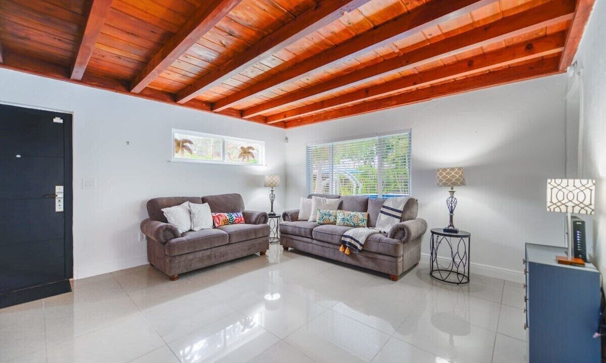 Photo of Livingroom in Northeast Miami
