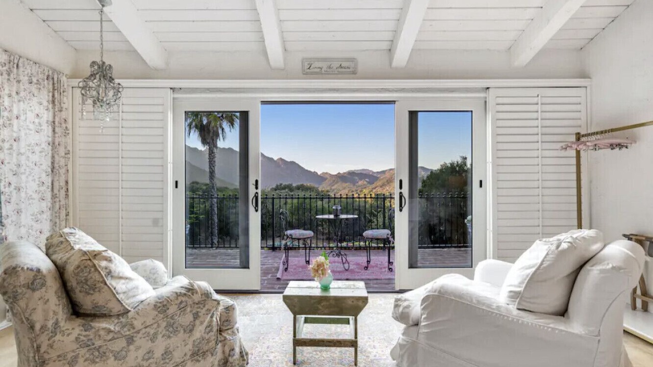 Photo of Livingroom in Calabasas