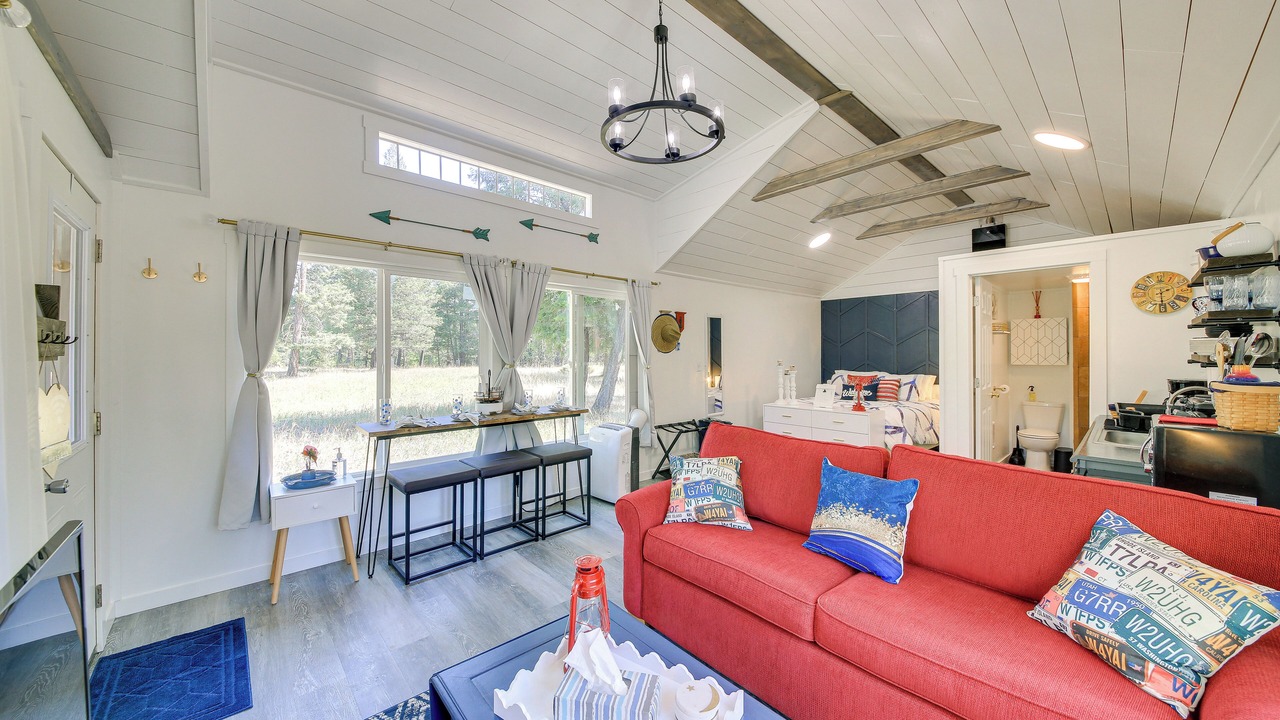 Photo of Livingroom in Eureka