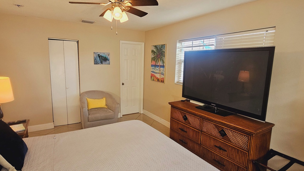Photo of Bedroom in Central Oakland Park