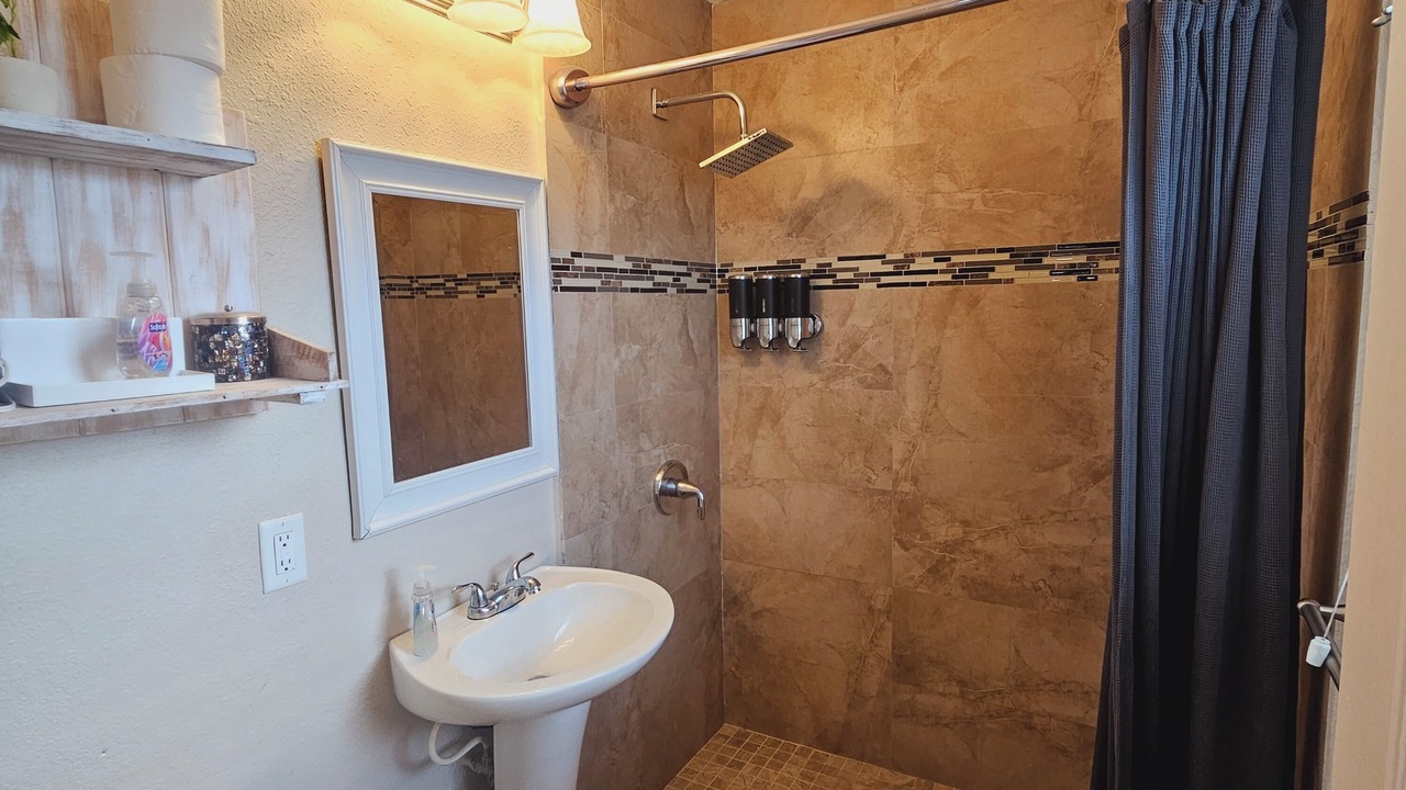 Photo of Bathroom in Central Oakland Park