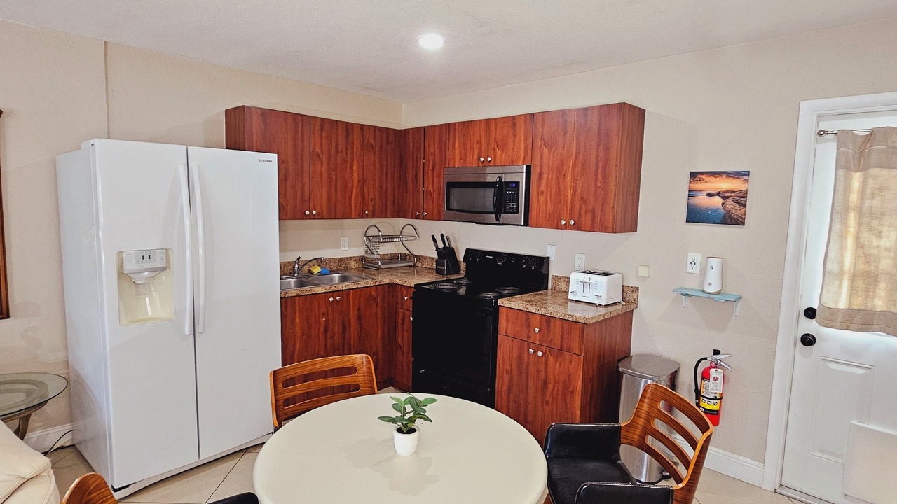 Photo of Kitchen in Central Oakland Park