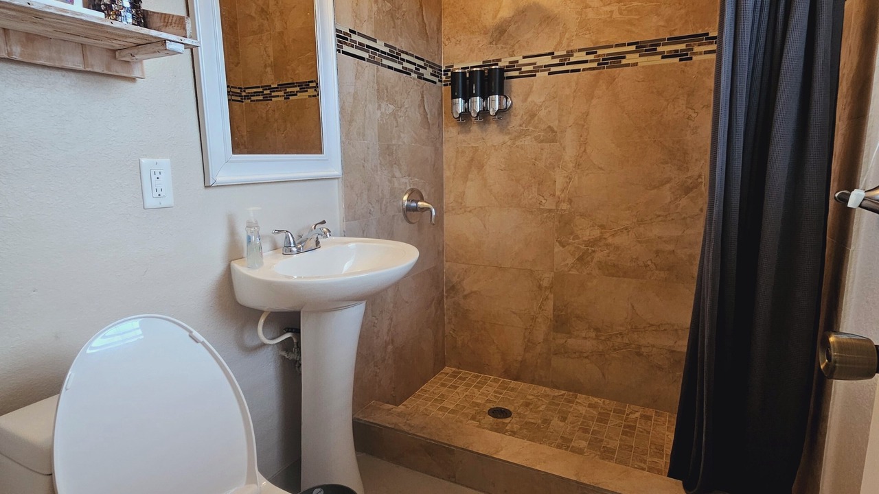 Photo of Bathroom in Central Oakland Park