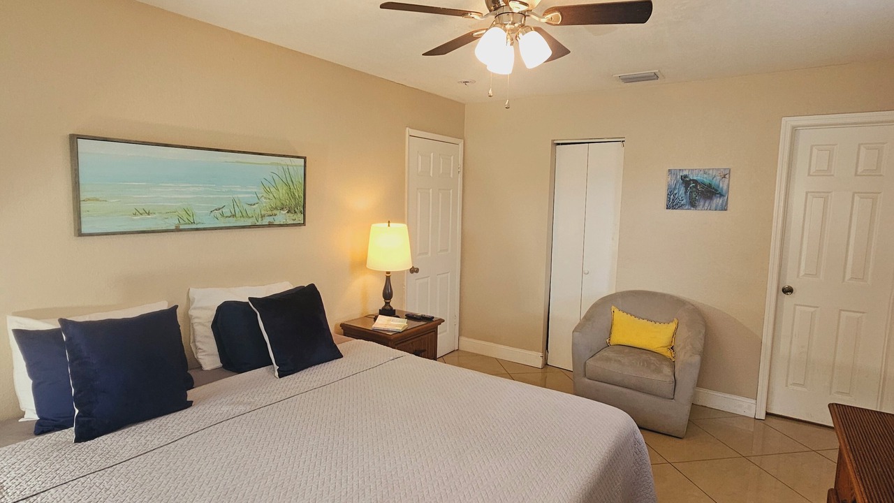 Photo of Bedroom in Central Oakland Park
