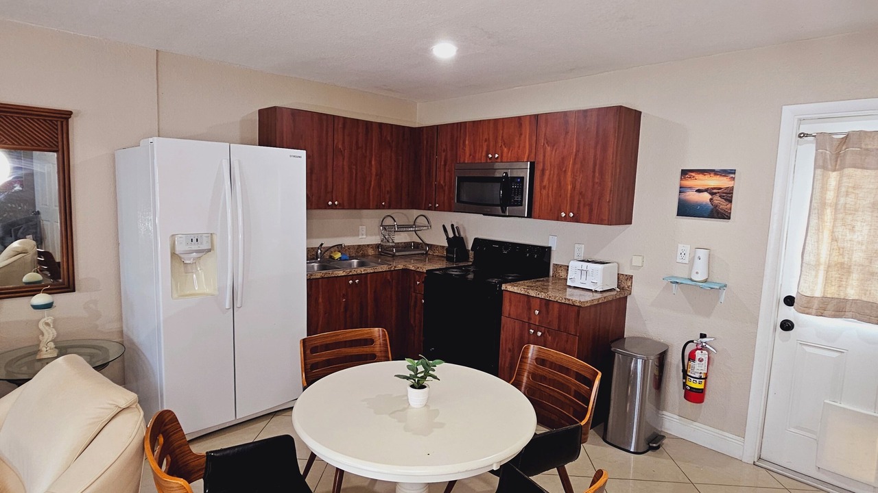 Photo of Kitchen in Central Oakland Park