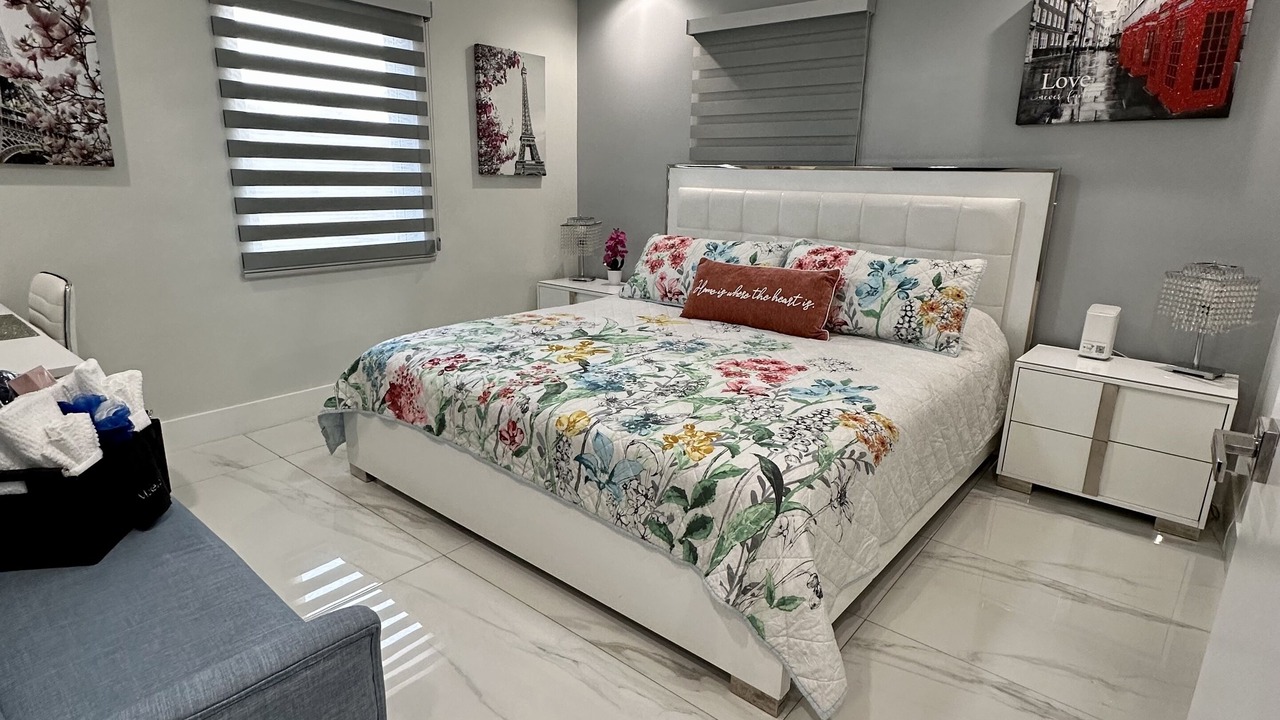 Photo of Bedroom in Hialeah
