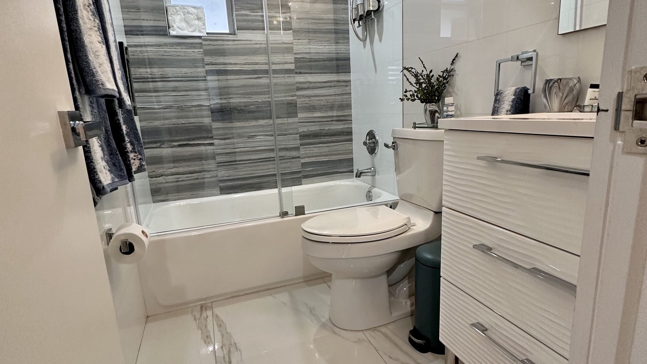 Photo of Bathroom in Hialeah