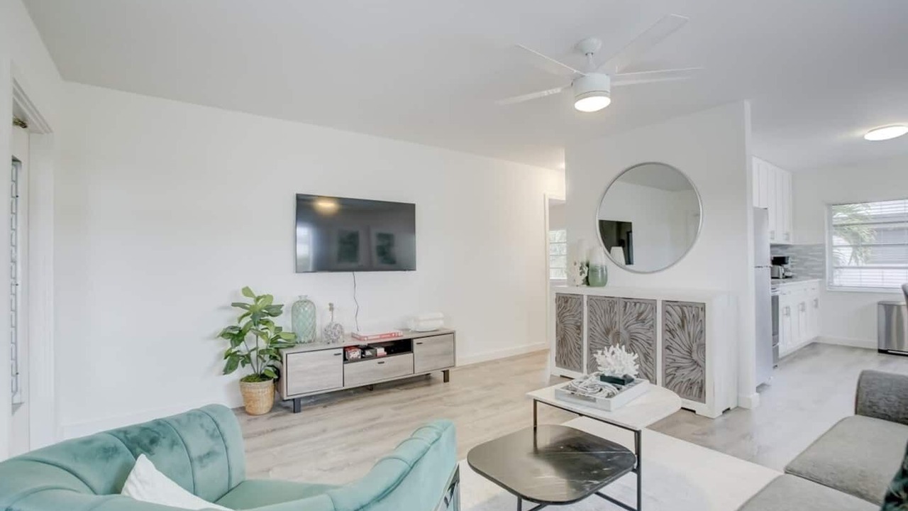Photo of Livingroom in Middle River Terrace