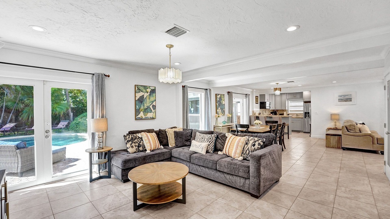 Photo of Livingroom in Lauderdale Beach