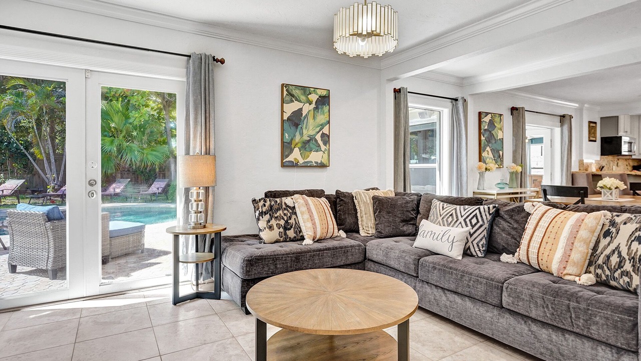 Photo of Livingroom in Lauderdale Beach
