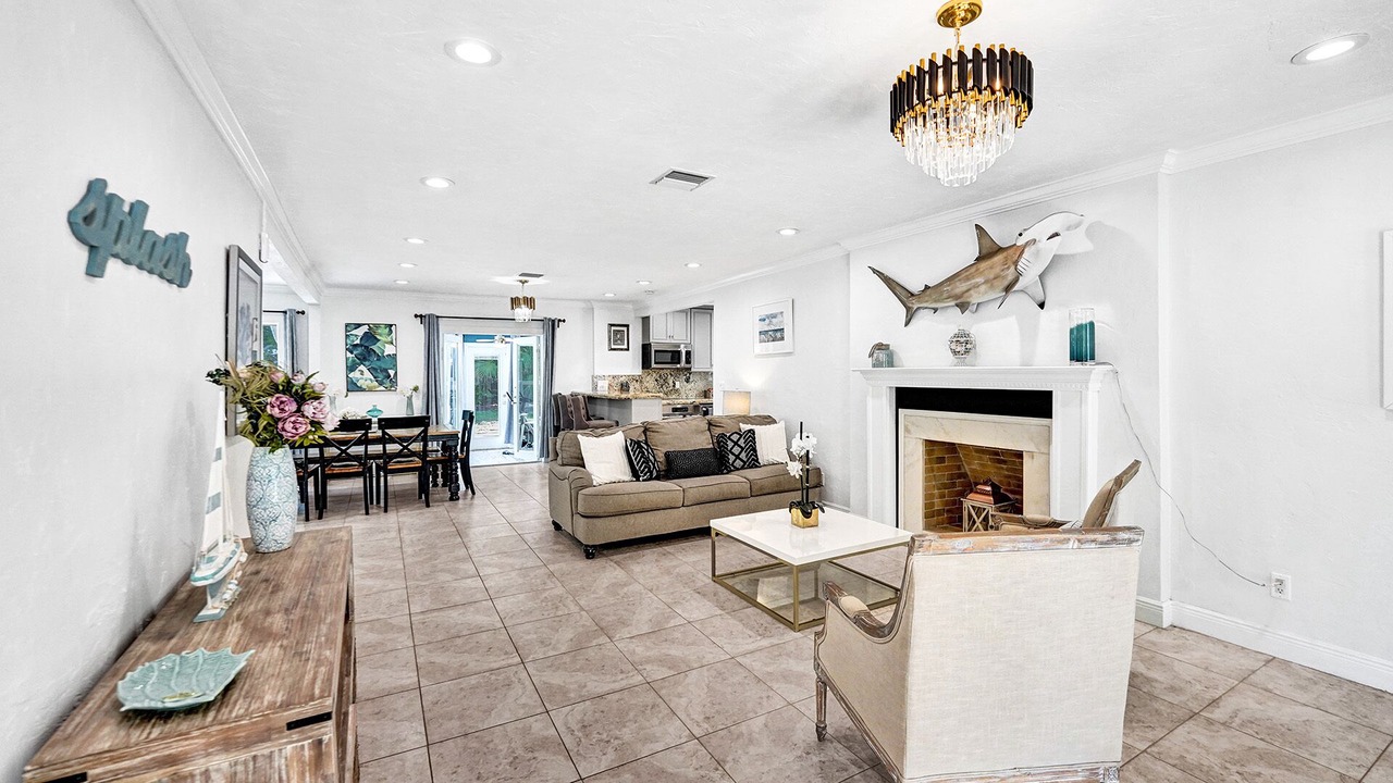 Photo of Livingroom in Lauderdale Beach