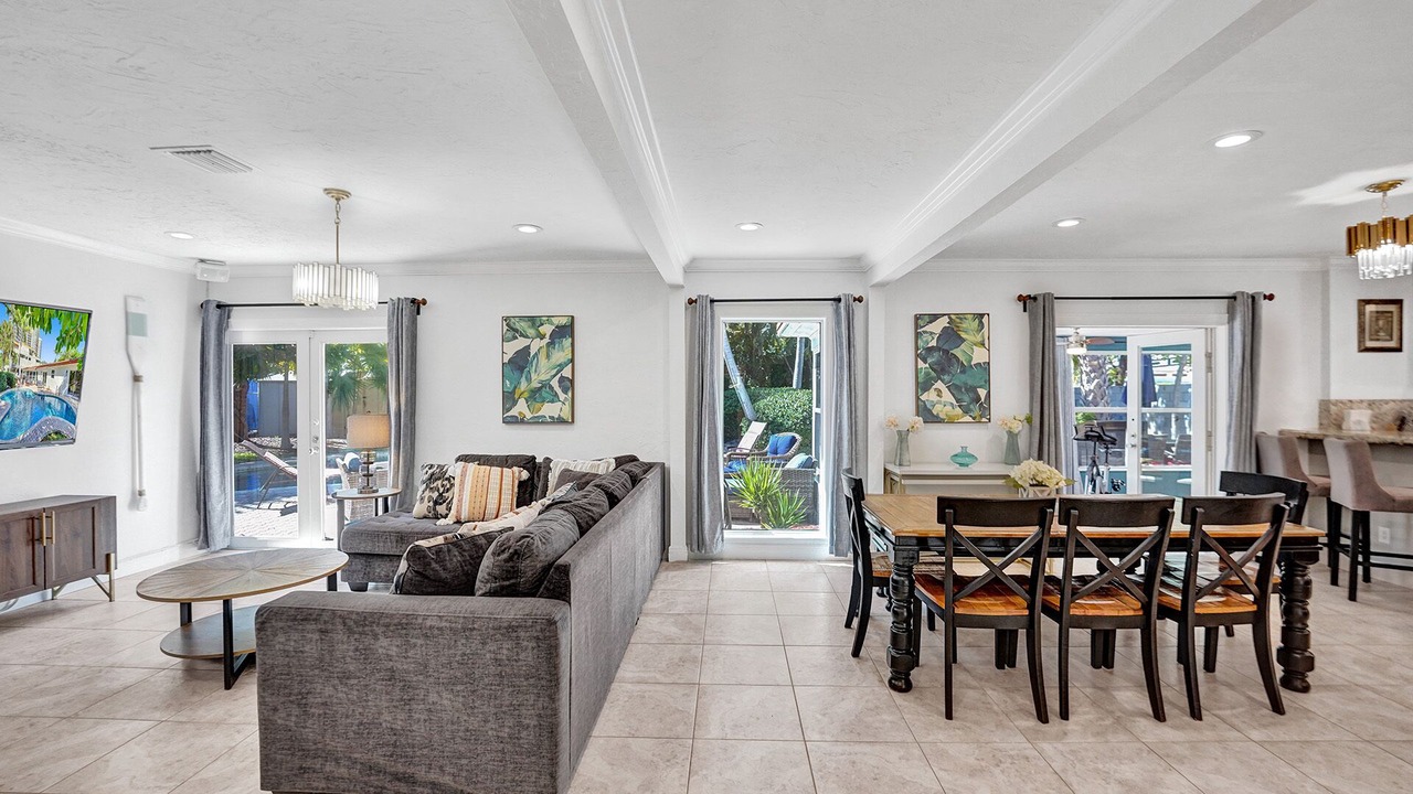 Photo of Livingroom in Lauderdale Beach