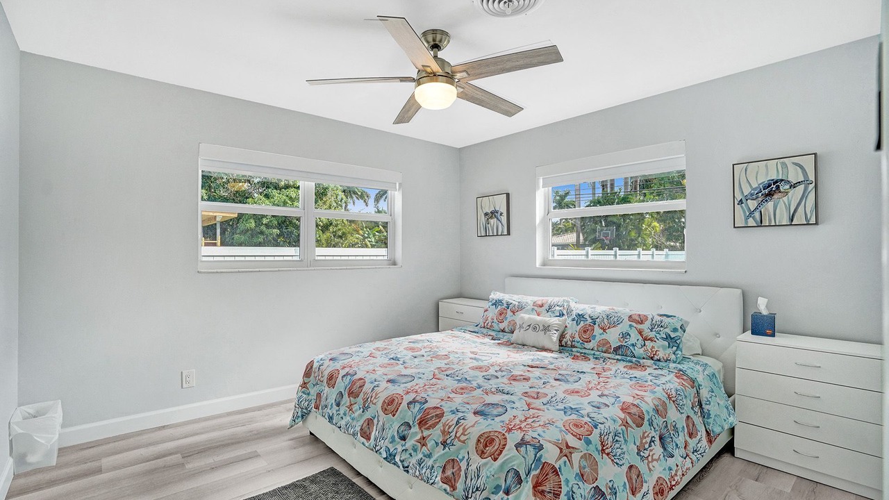 Photo of Bedroom in Hollywood Lakes