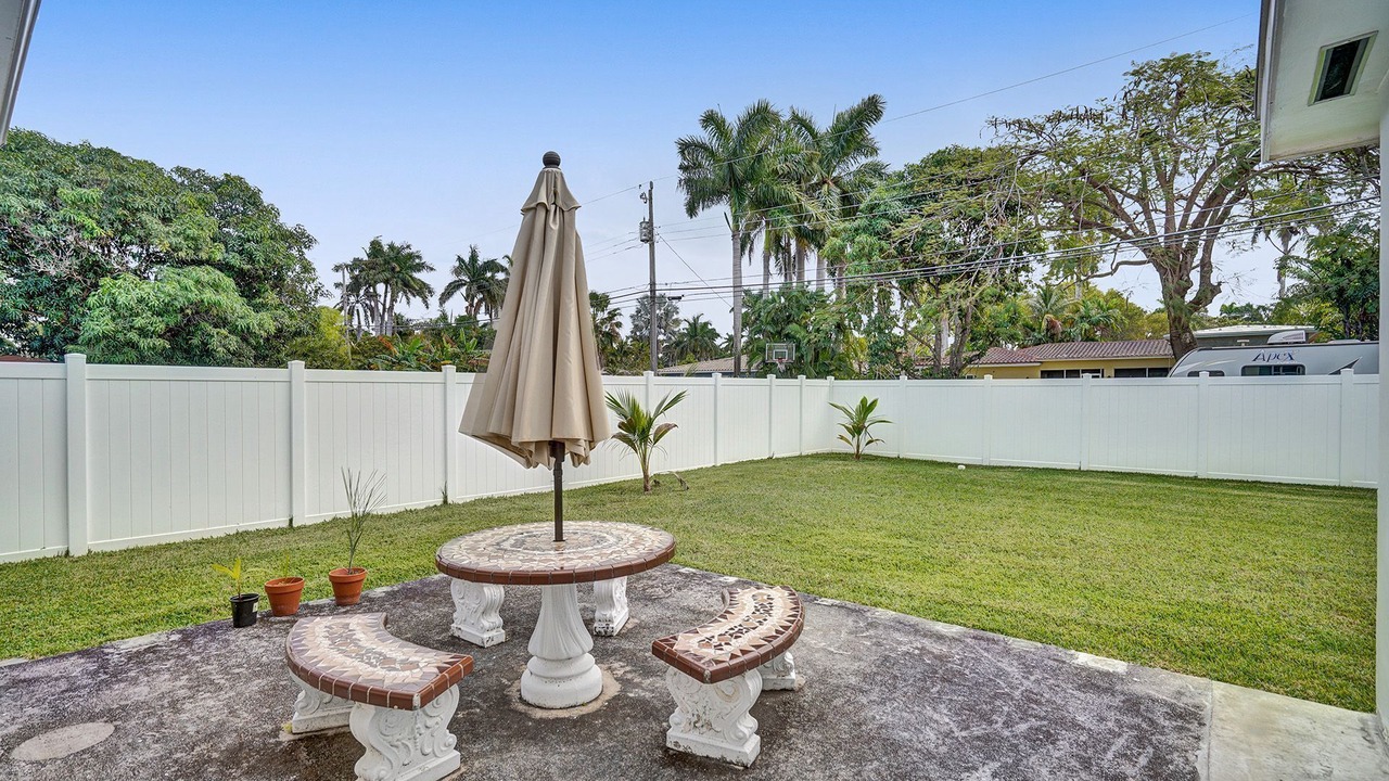 Photo of Outdoor in Hollywood Lakes