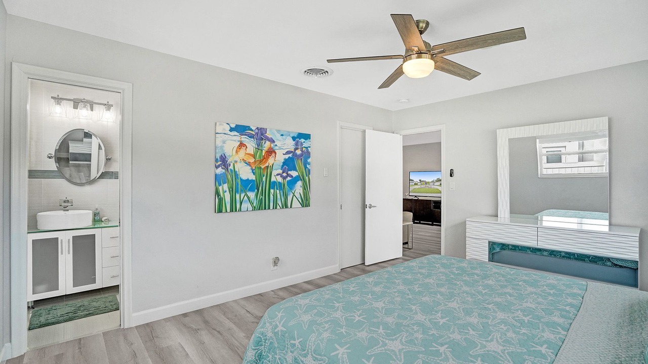 Photo of Bedroom in Hollywood Lakes
