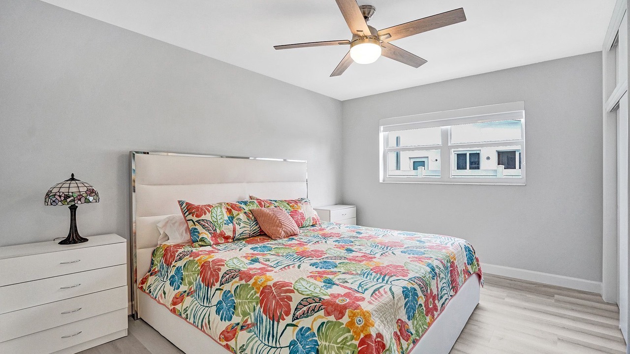Photo of Bedroom in Hollywood Lakes