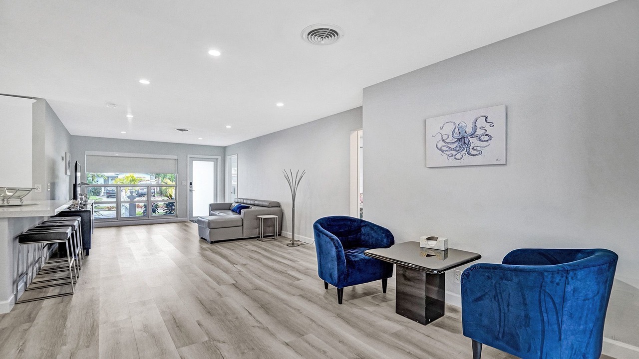 Photo of Livingroom in Hollywood Lakes