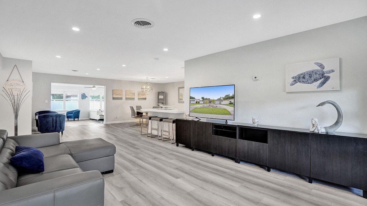 Photo of Livingroom in Hollywood Lakes