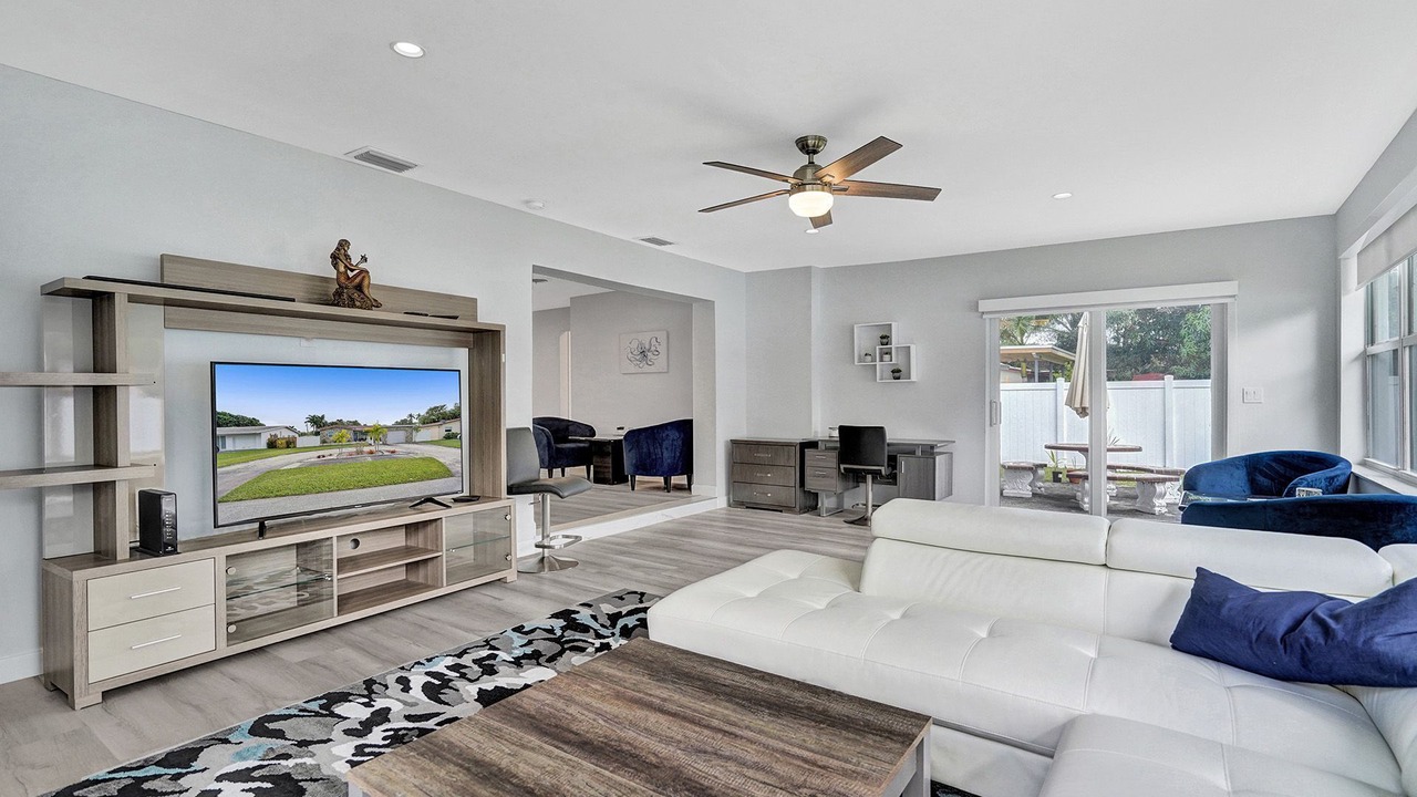 Photo of Livingroom in Hollywood Lakes