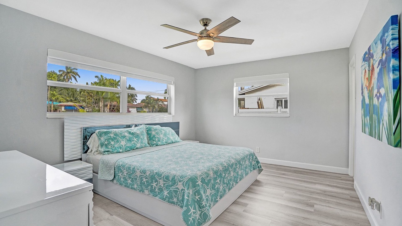 Photo of Bedroom in Hollywood Lakes
