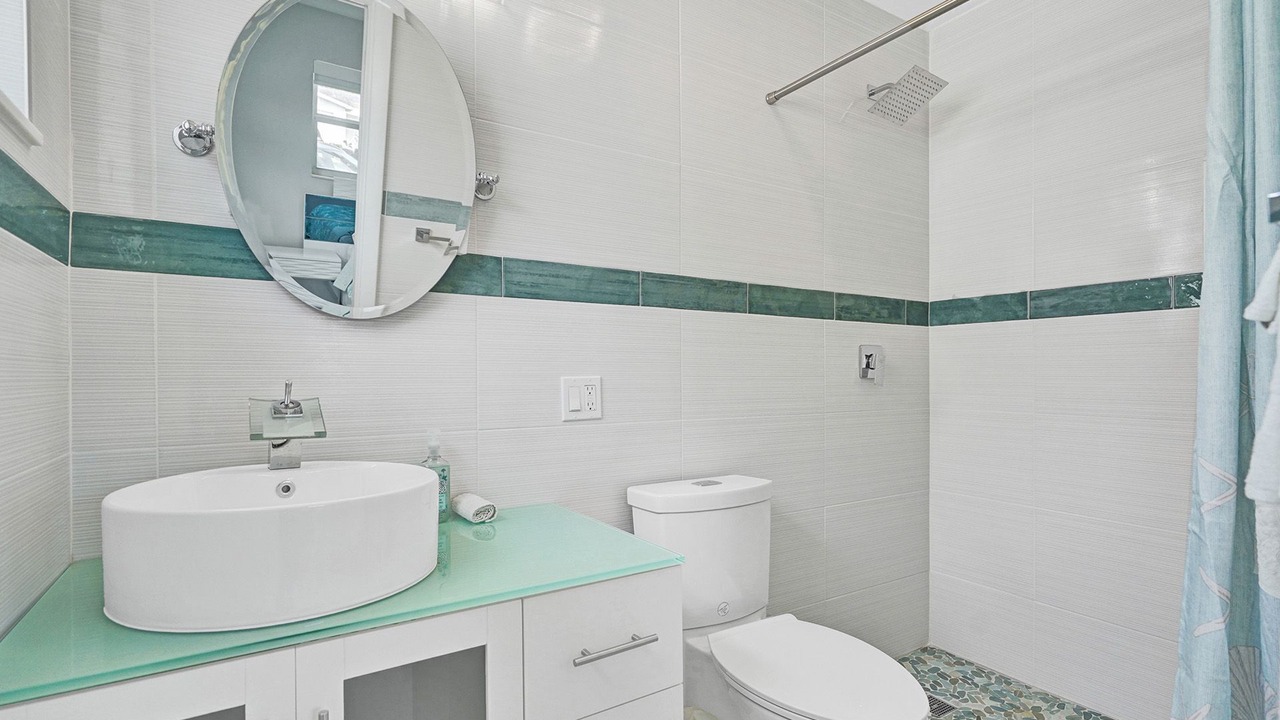 Photo of Bathroom in Hollywood Lakes