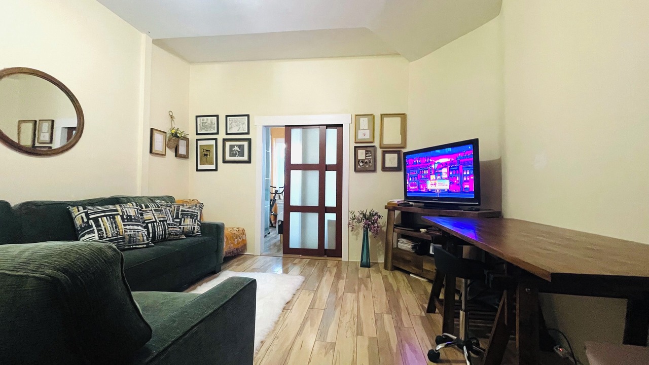 Photo of Livingroom in Manhattan Valley