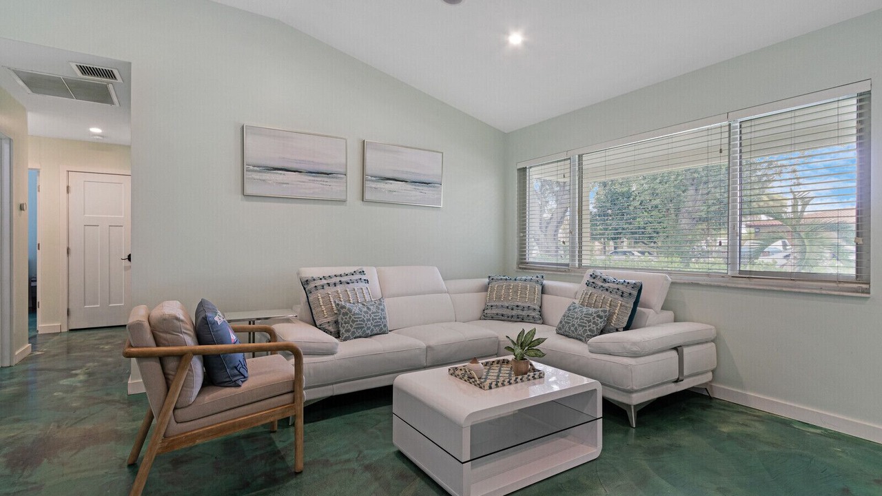 Photo of Livingroom in Highland Garden