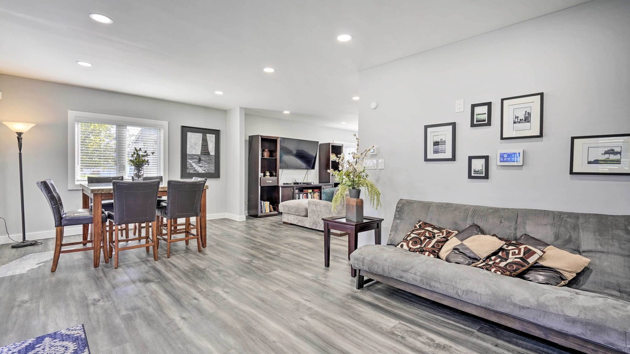 Photo of Livingroom in Long Branch