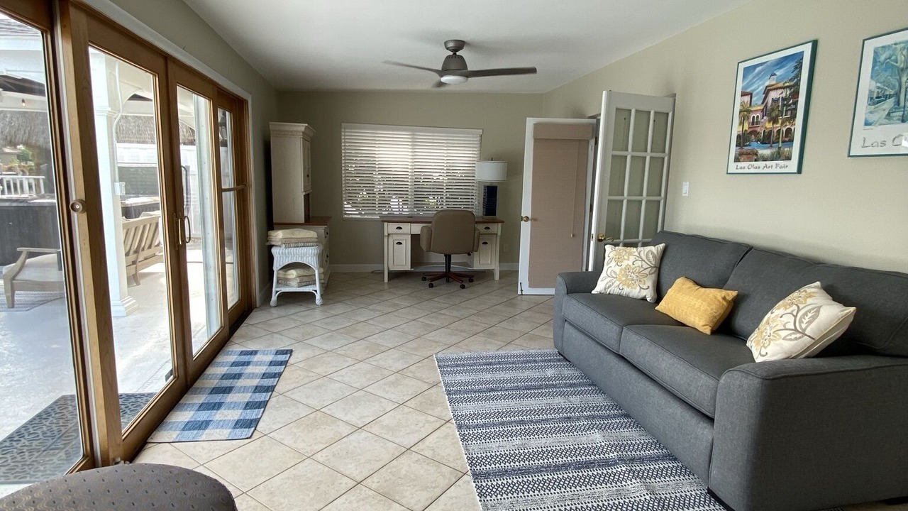 Photo of Livingroom in Garden Isles