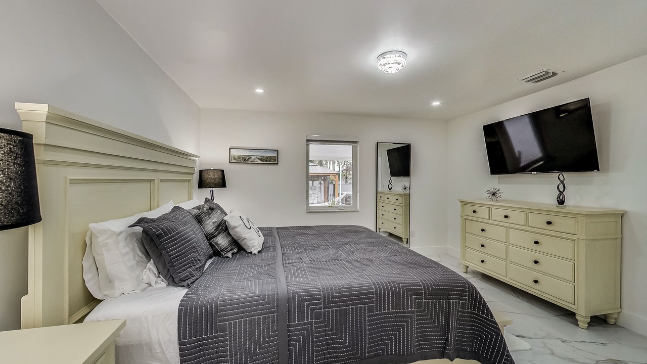 Photo of Bedroom in Hialeah