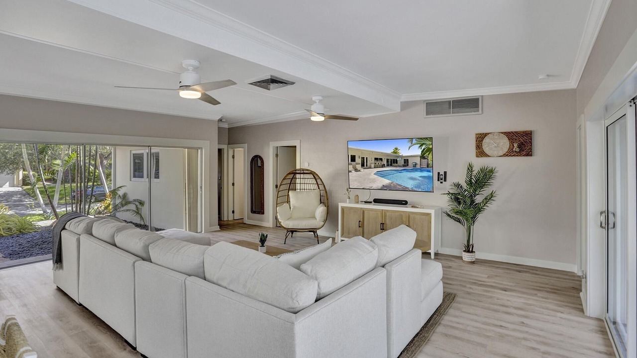 Photo of Livingroom in 17th Street Causeway