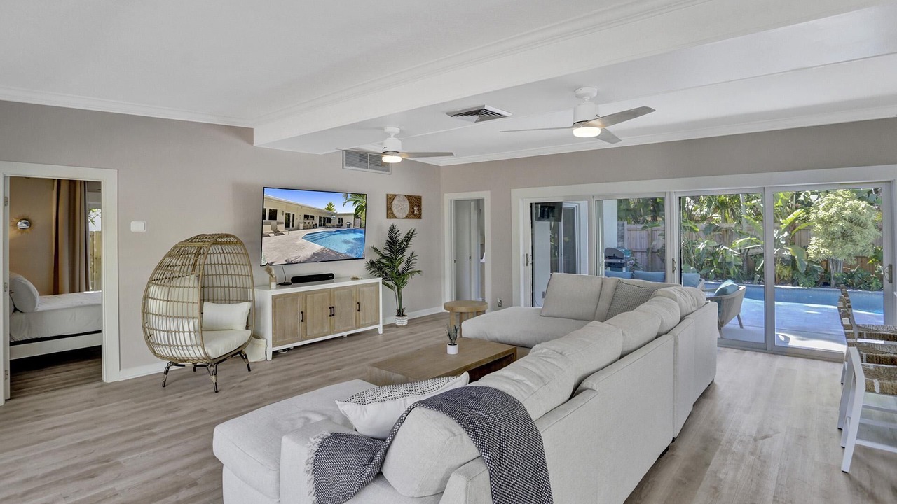 Photo of Livingroom in 17th Street Causeway