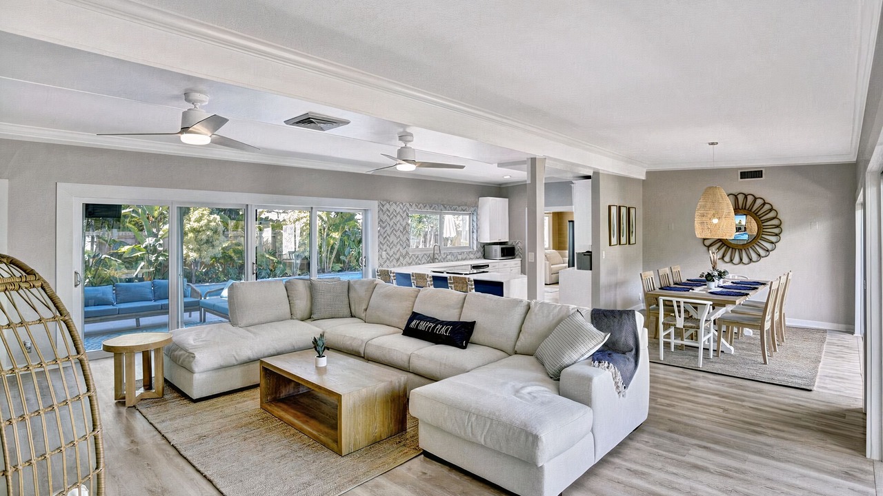 Photo of Livingroom in 17th Street Causeway