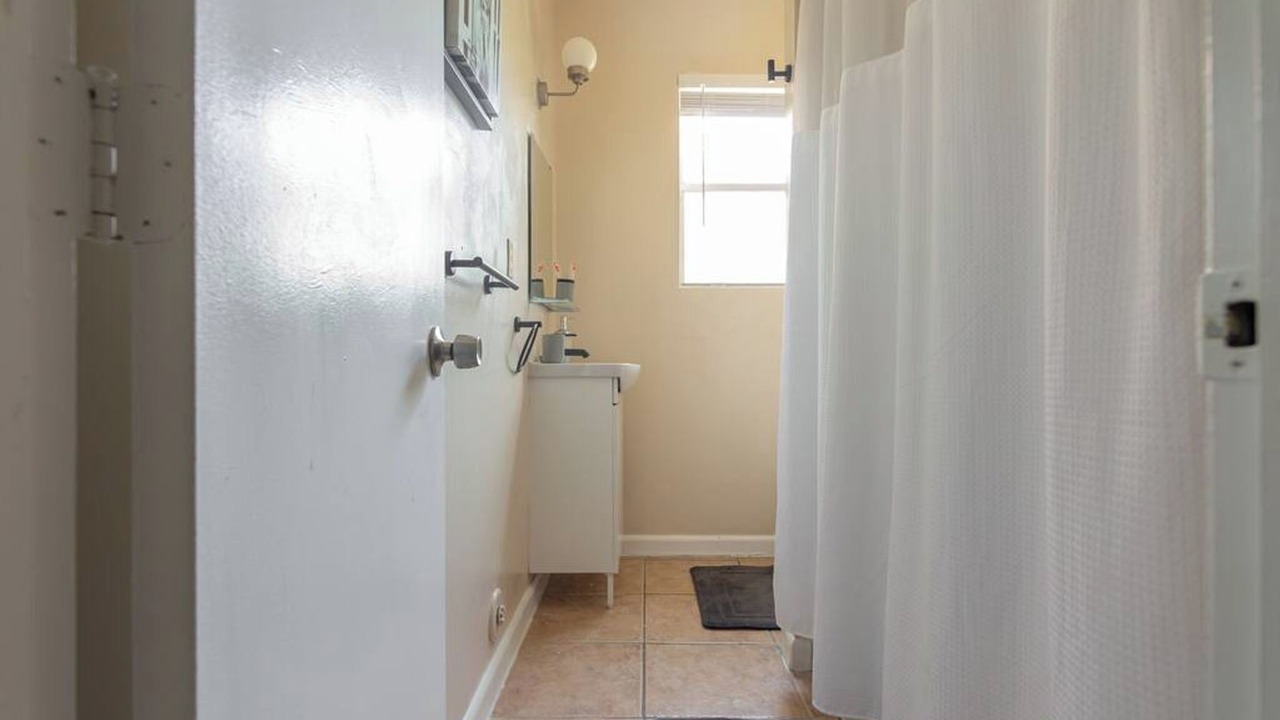 Photo of Bathroom in Little Haiti