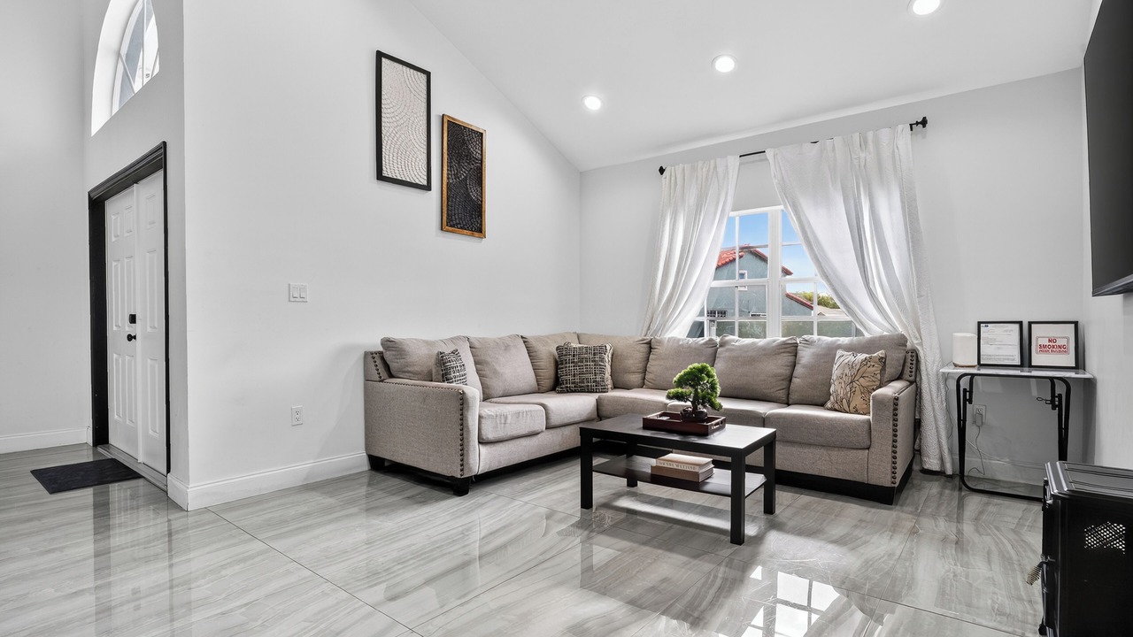Photo of Livingroom in Miami Gardens