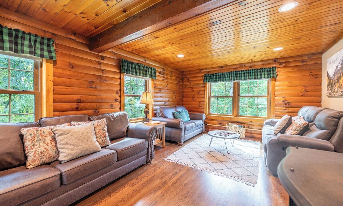 Photo of Livingroom in Millersburg