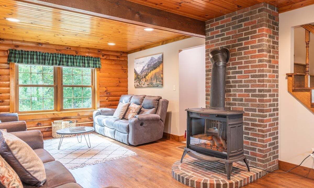 Photo of Livingroom in Millersburg