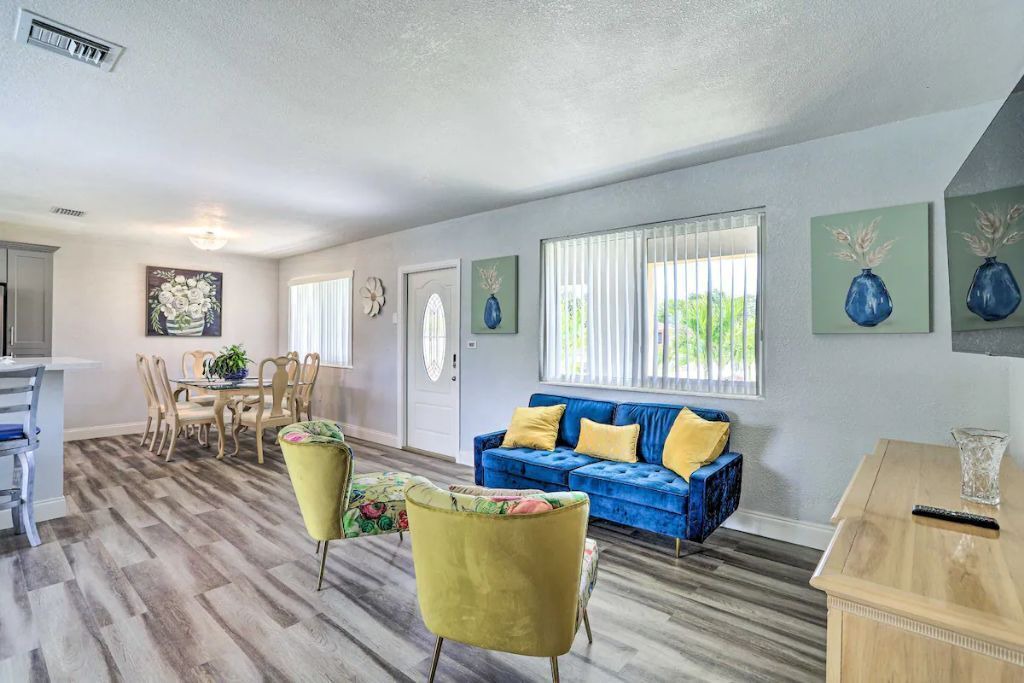Photo of Livingroom in Golden Glades