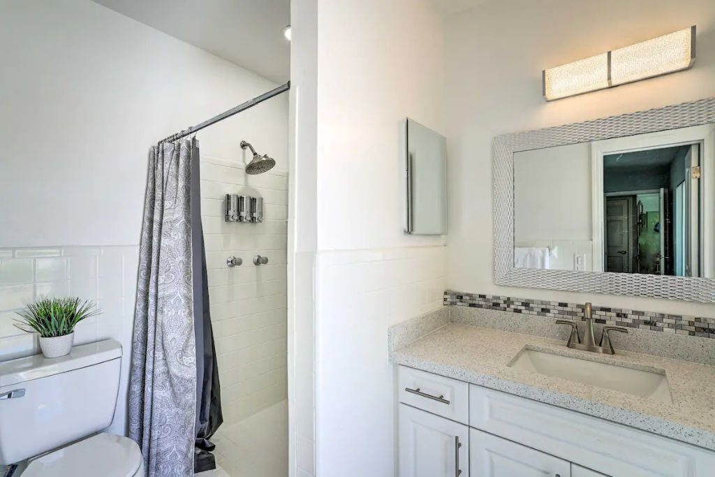 Photo of Bathroom in Golden Glades