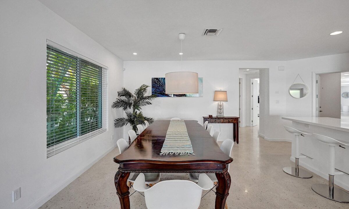 Photo of Others in Dolphin Isles