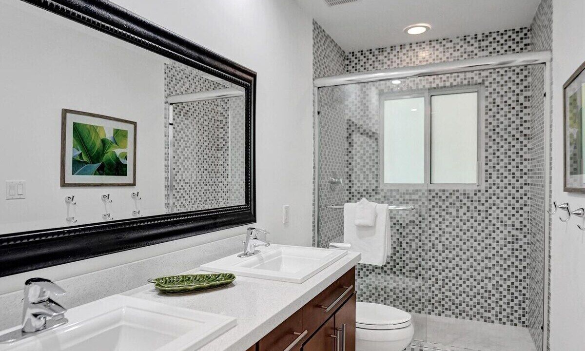 Photo of Bathroom in Dolphin Isles