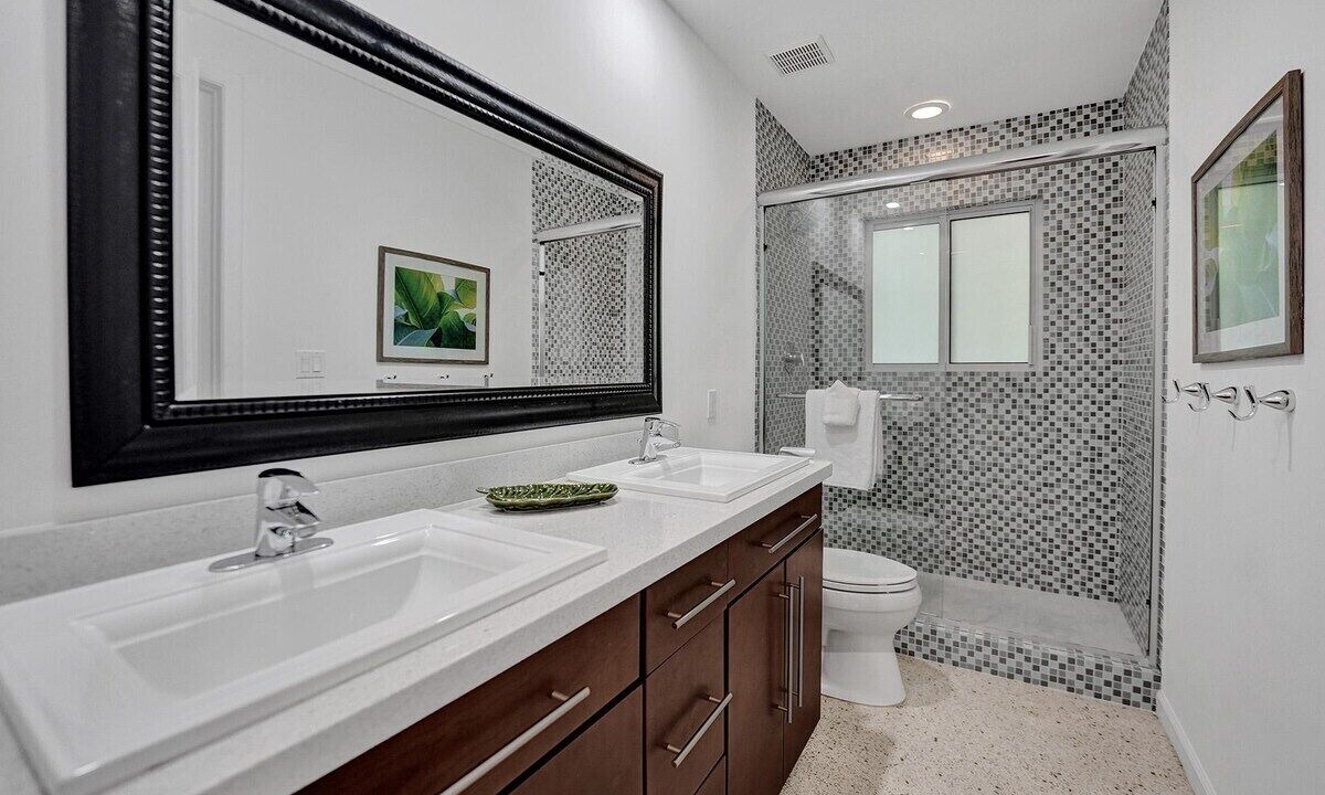 Photo of Bathroom in Dolphin Isles