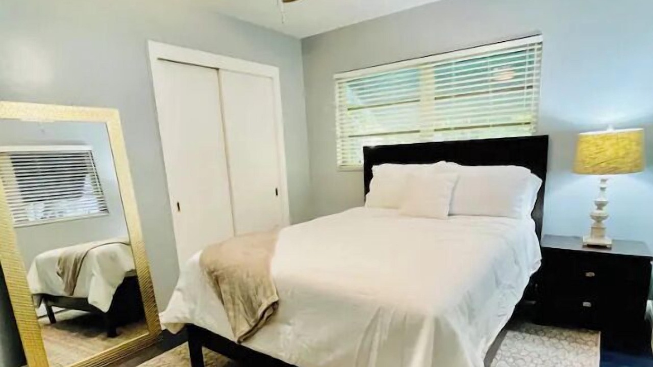 Photo of Bedroom in Middle River Terrace