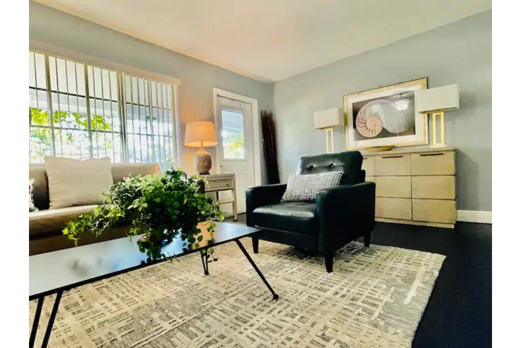 Photo of Livingroom in Middle River Terrace