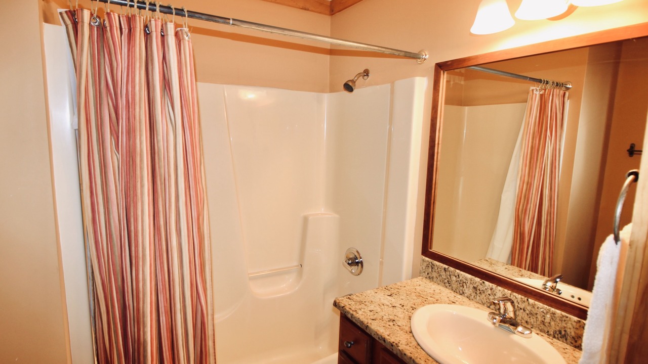 Photo of Bathroom in Edray