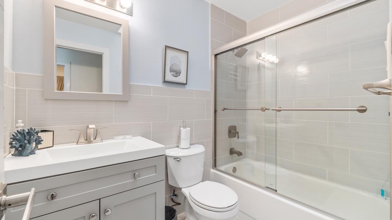 Photo of Bathroom in North Central Hollywood