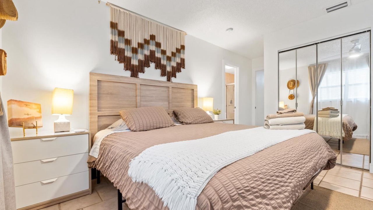 Photo of Bedroom in North Central Hollywood