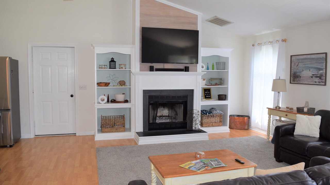 Photo of Livingroom in Cedar Neck